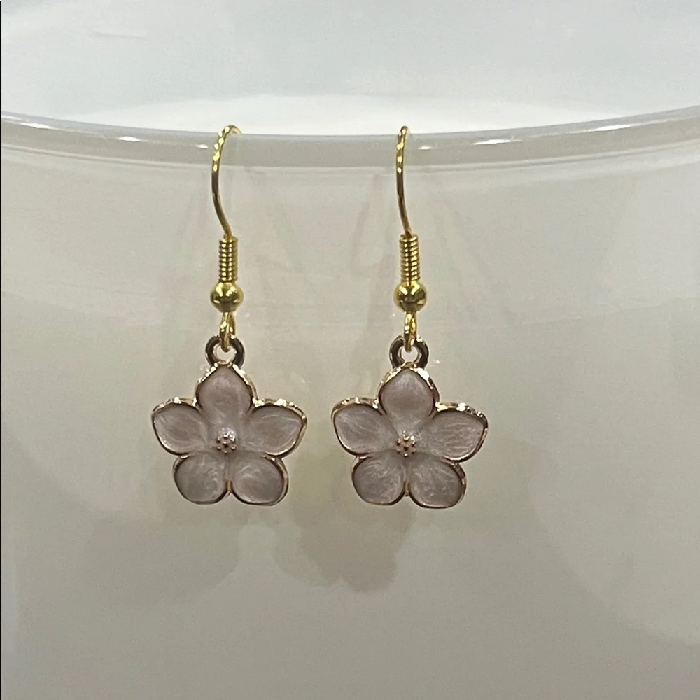 Elegant Gold and Cream Flower Earrings